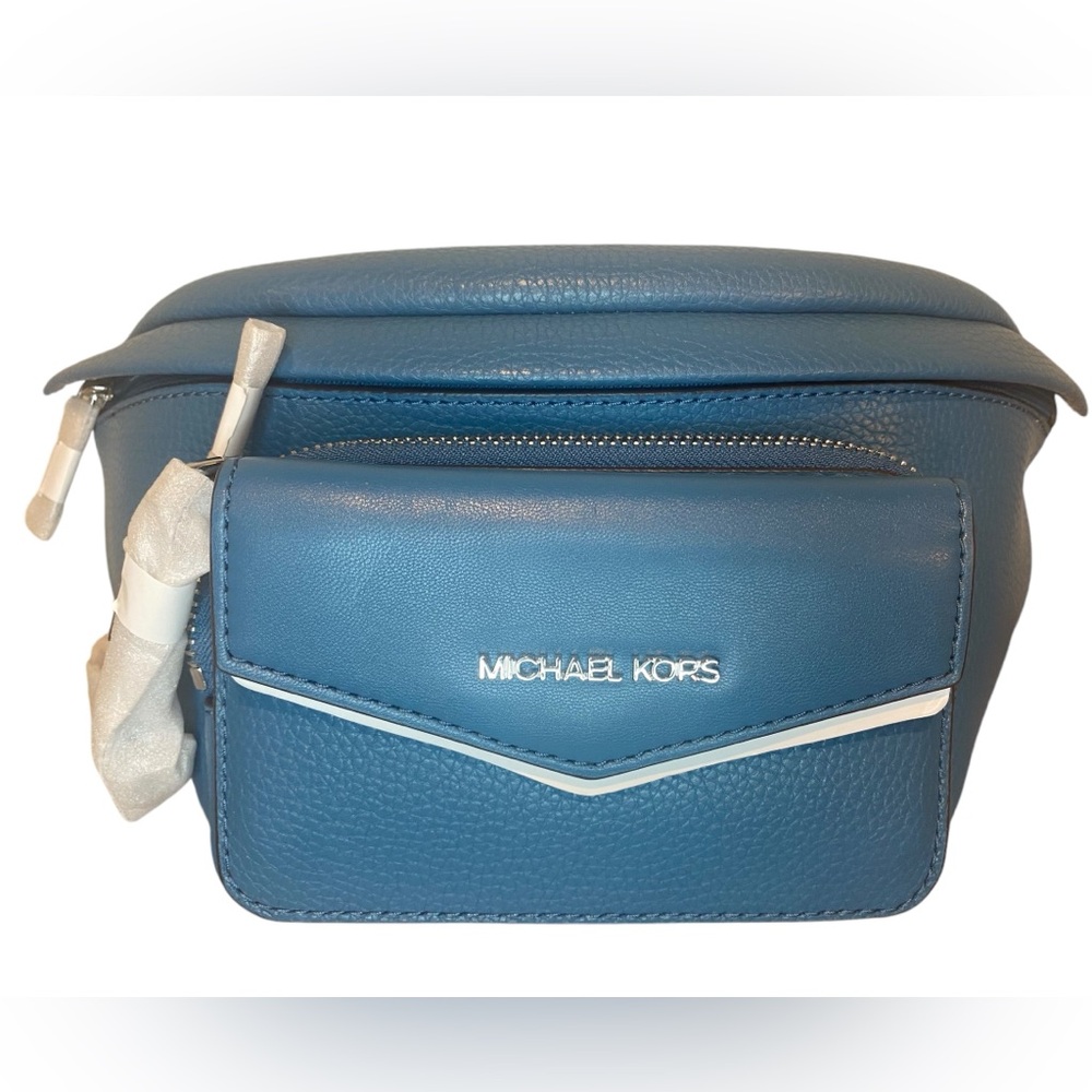 Authentic Michael Kors Korsmaisie a large Pebble 2 in 1 Sling Pack.. - Picture 6 of 9